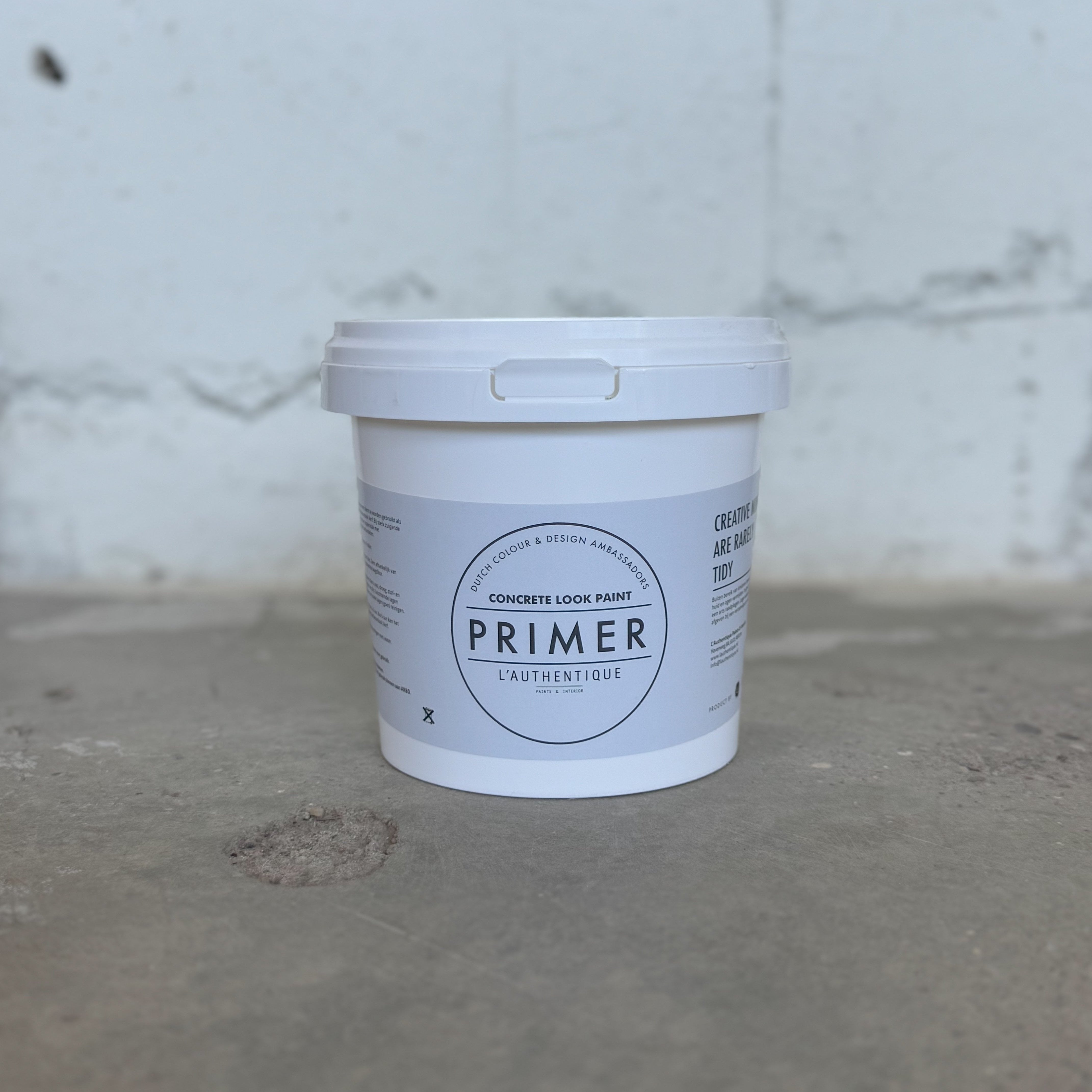 Wallprimer Farbe im Beton - Look L'Authentique - Cachethomecollection.de